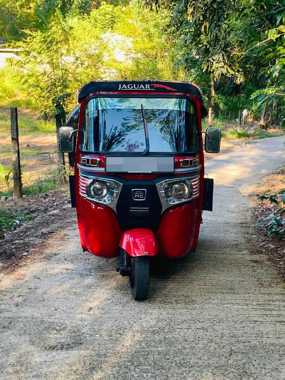 Bajaj Three Wheel 2016