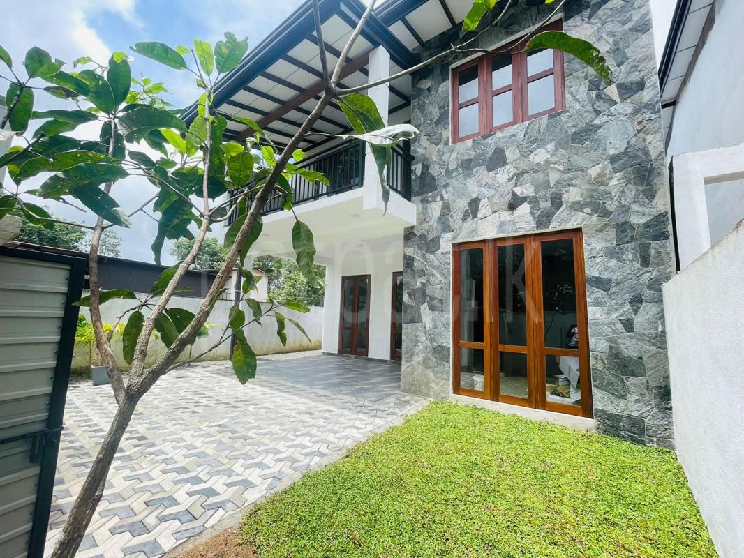 House for Sale in Athurugiriya