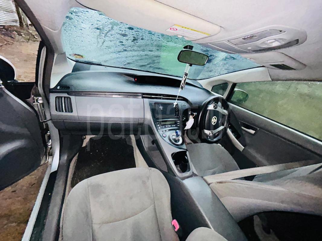Toyota Prius 2011 - பயன்படுத்தப்பட்டது கார் sale in Sri Lanka - patpat.lk