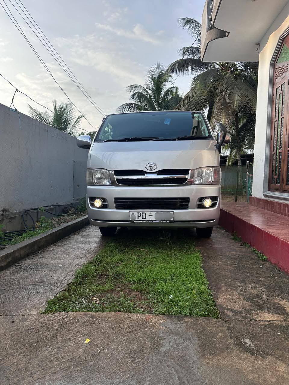 Toyota Super GL 2005 - பயன்படுத்தப்பட்டது வேன் sale in Sri Lanka - patpat.lk