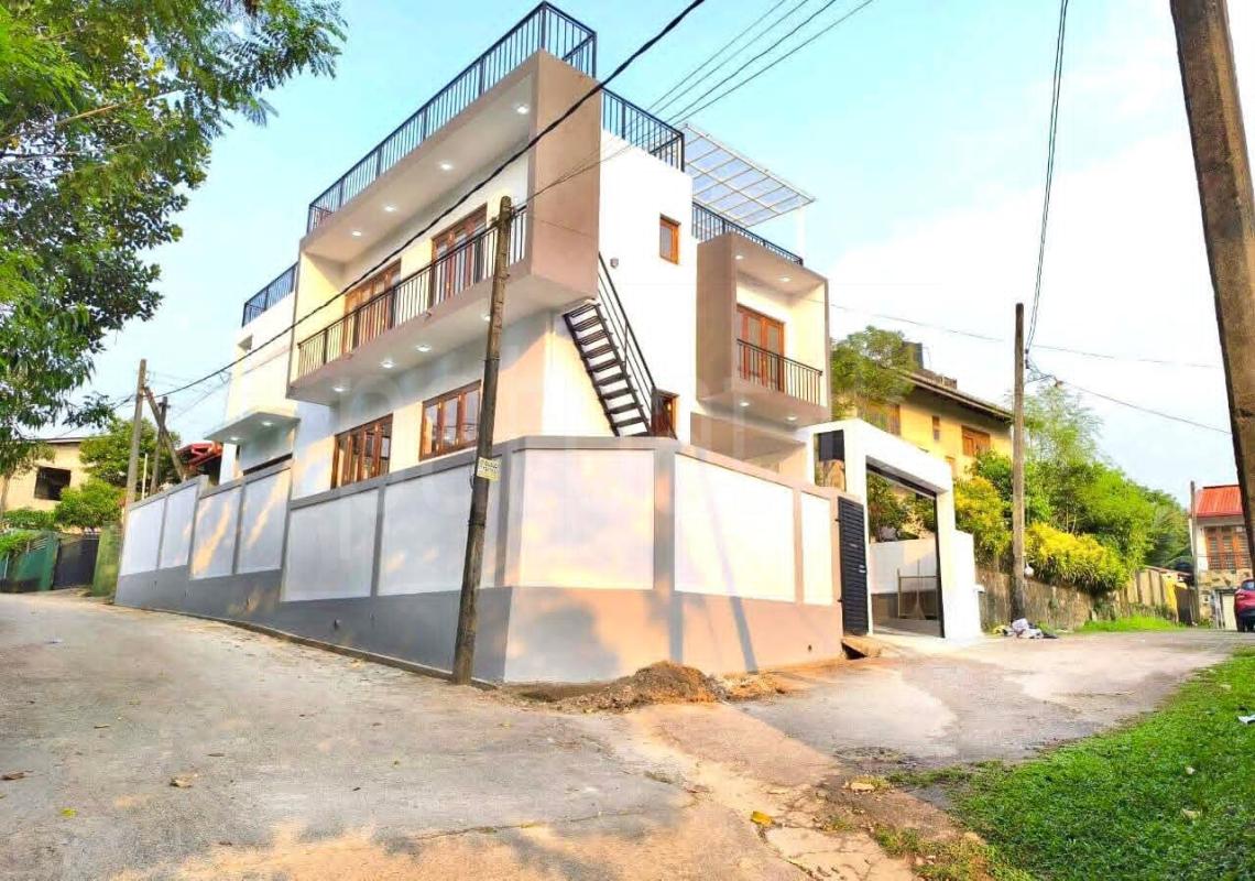 House for Sale in Talawatugoda