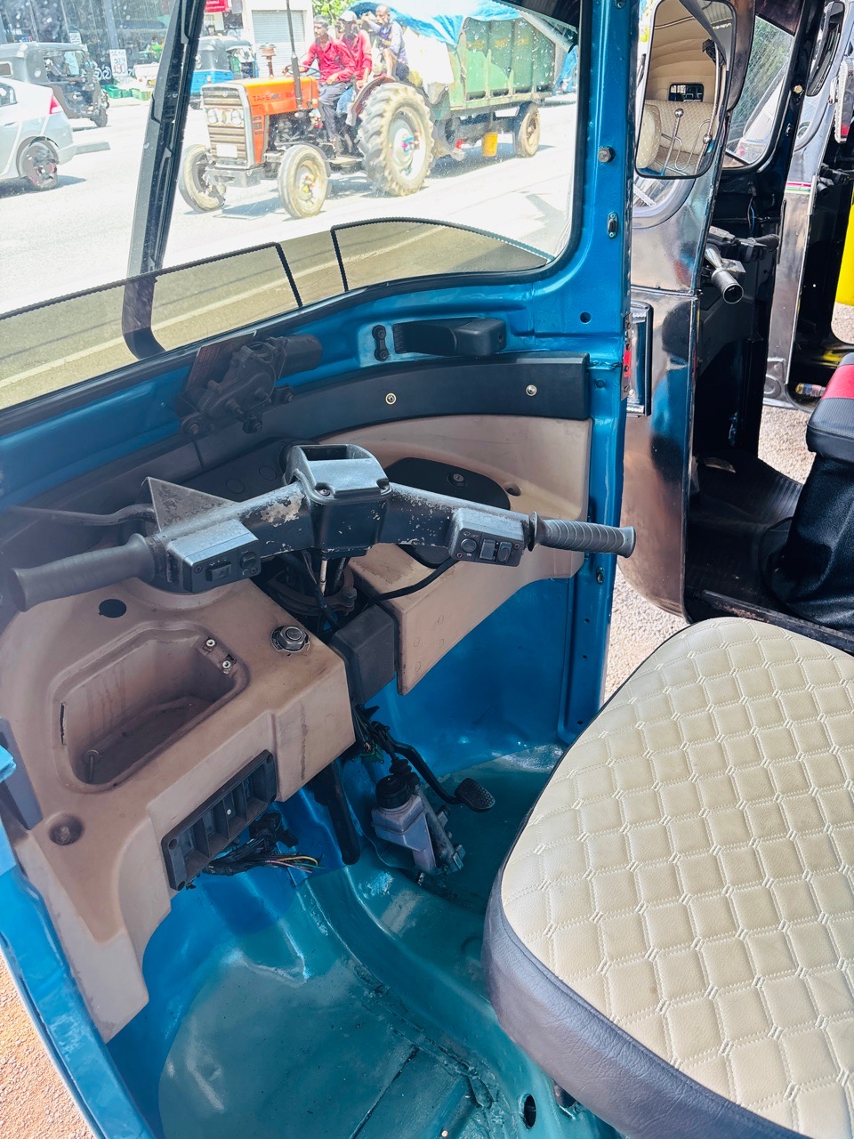 Bajaj Three Wheel 2014 - பயன்படுத்தப்பட்டது முச்சக்கர வண்டி sale in Sri Lanka - patpat.lk