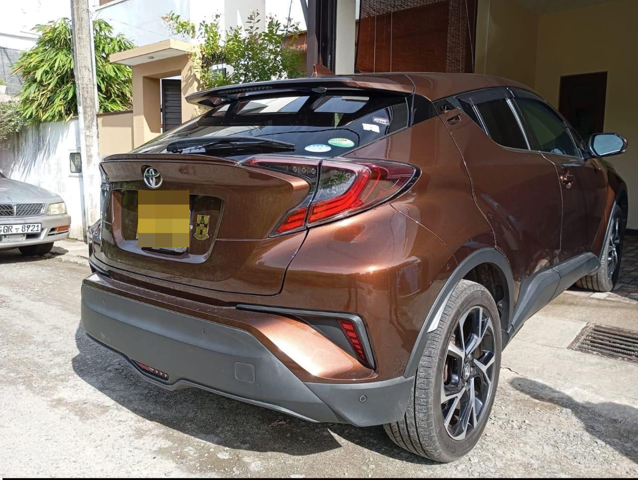 Toyota CHR 2017 - பயன்படுத்தப்பட்டது SUV sale in Sri Lanka - patpat.lk