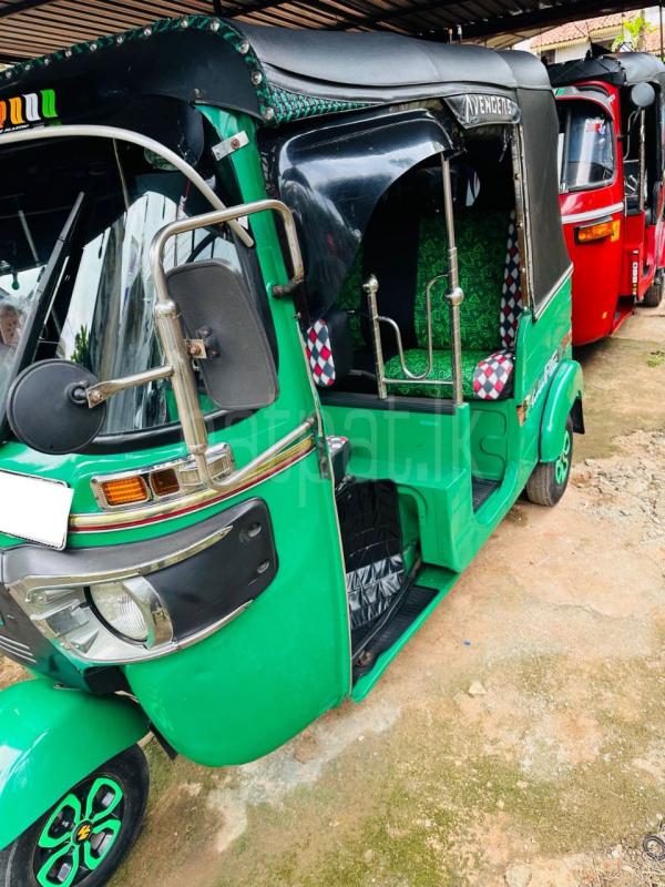Bajaj 4 stroke 2015 - பயன்படுத்தப்பட்டது முச்சக்கர வண்டி sale in Sri Lanka - patpat.lk
