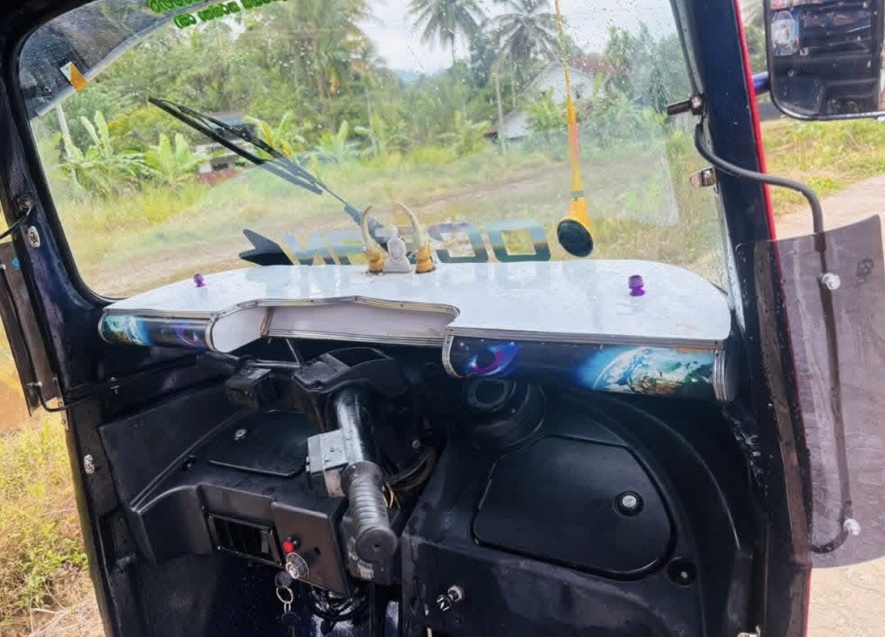Bajaj Three Wheel 2011 - பயன்படுத்தப்பட்டது முச்சக்கர வண்டி sale in Sri Lanka - patpat.lk