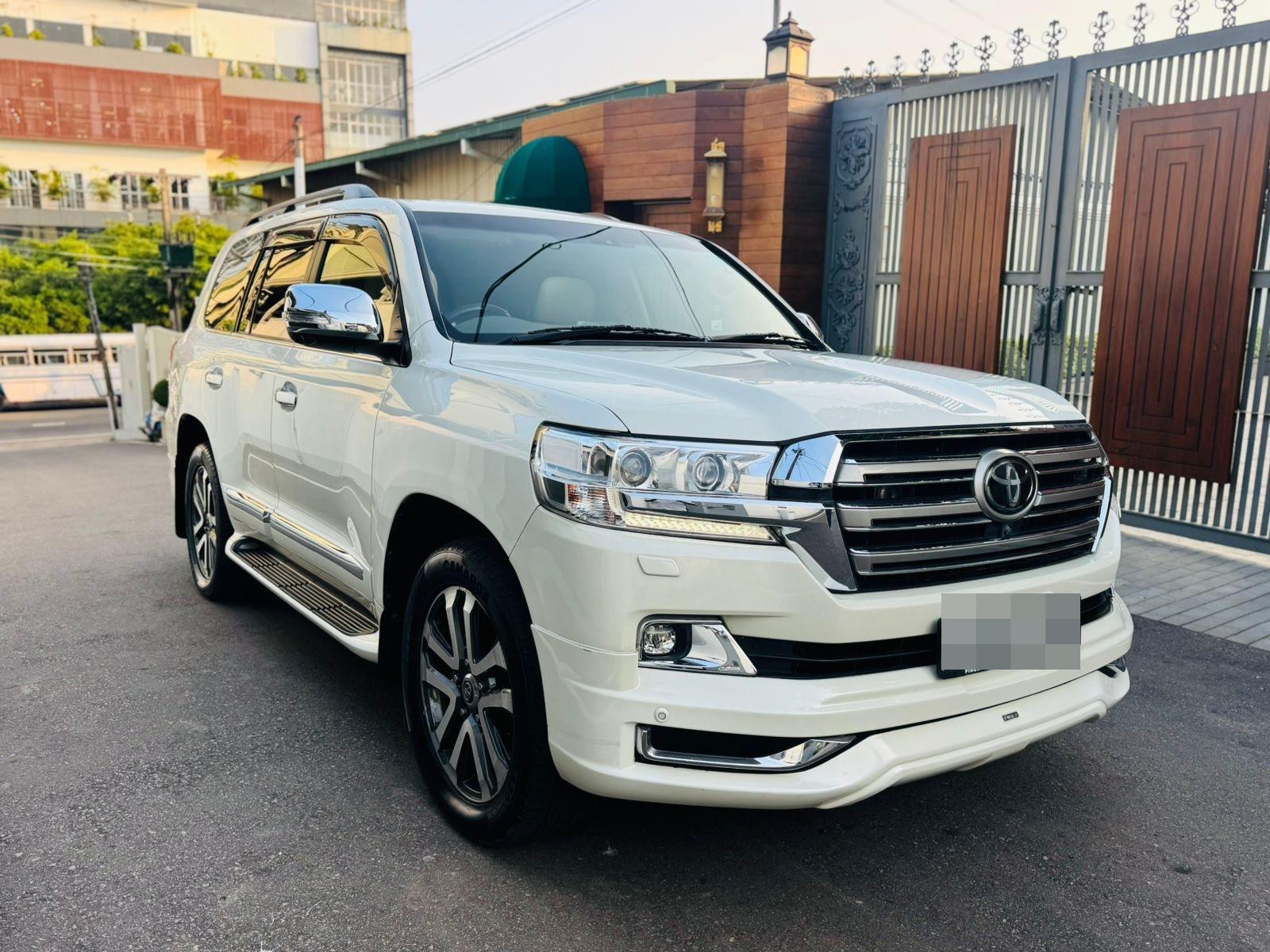 Toyota Land Cruiser 2014 - භාවිතා කරන ලද SUV රථය sale in Sri Lanka - patpat.lk