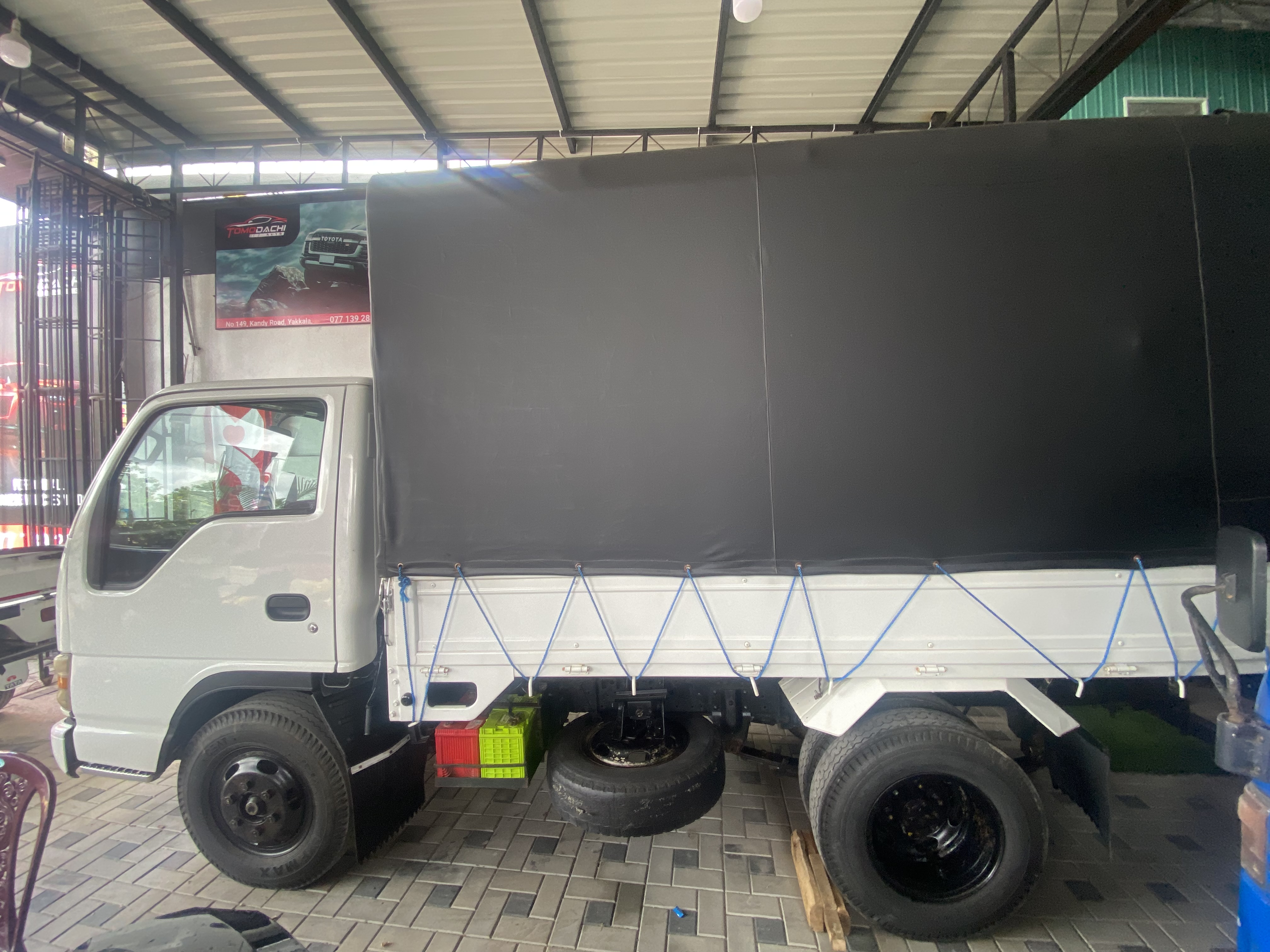 Isuzu NKR 1990 - பயன்படுத்தப்பட்டது டிரக் sale in Sri Lanka - patpat.lk