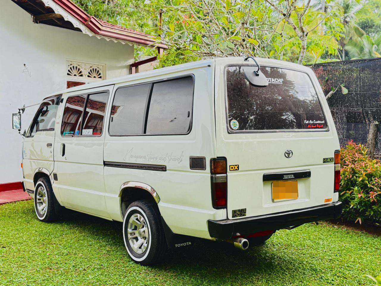 Toyota Hiace 1988 - பயன்படுத்தப்பட்டது வேன் sale in Sri Lanka - patpat.lk