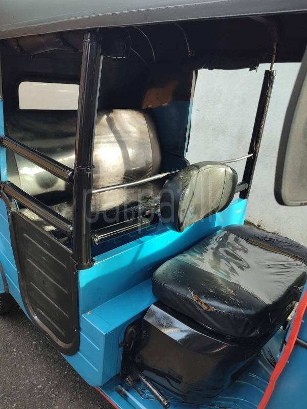 Bajaj 4 stroke 2017 - Used Three wheeler sale in Sri Lanka - patpat.lk