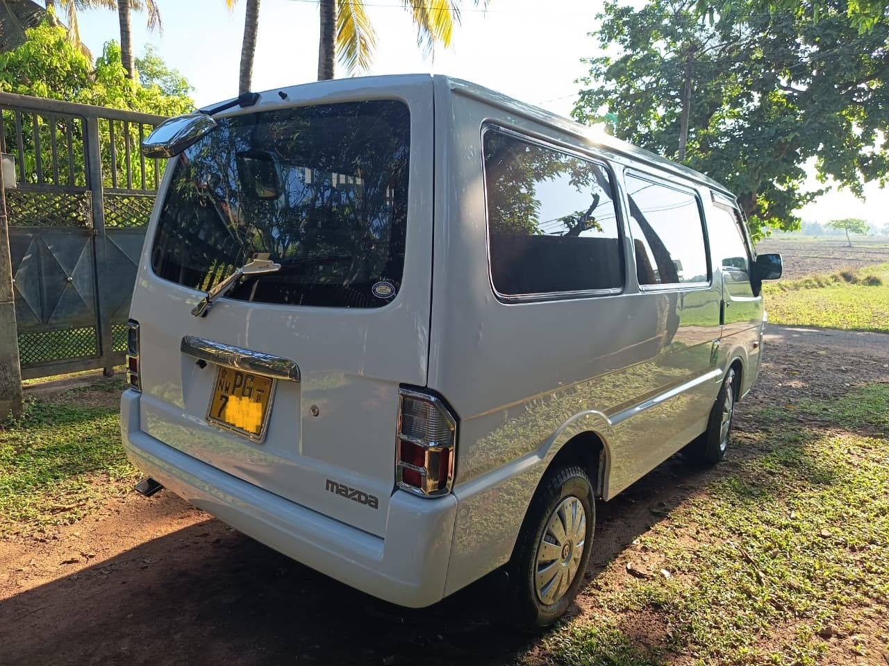 Mazda Bongo 2011 - Used Van sale in Sri Lanka - patpat.lk