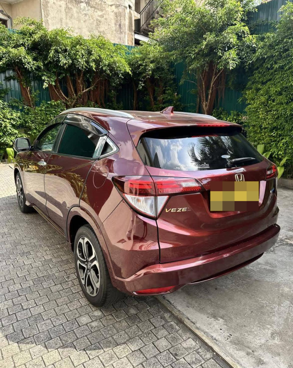 Honda Vezel 2014 - பயன்படுத்தப்பட்டது SUV sale in Sri Lanka - patpat.lk