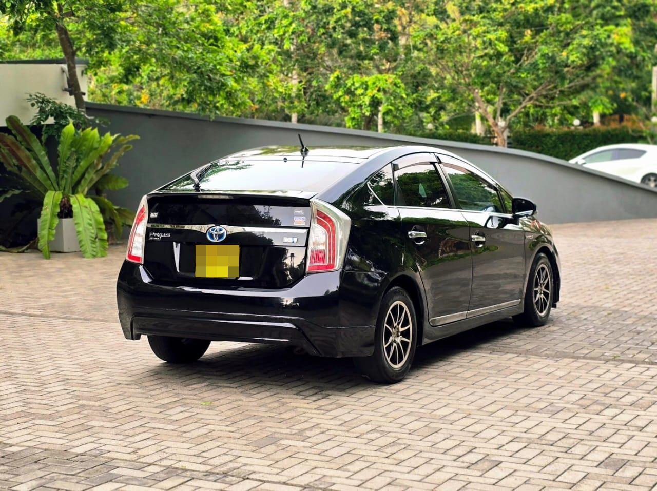 Toyota Prius 2014 - பயன்படுத்தப்பட்டது கார் sale in Sri Lanka - patpat.lk