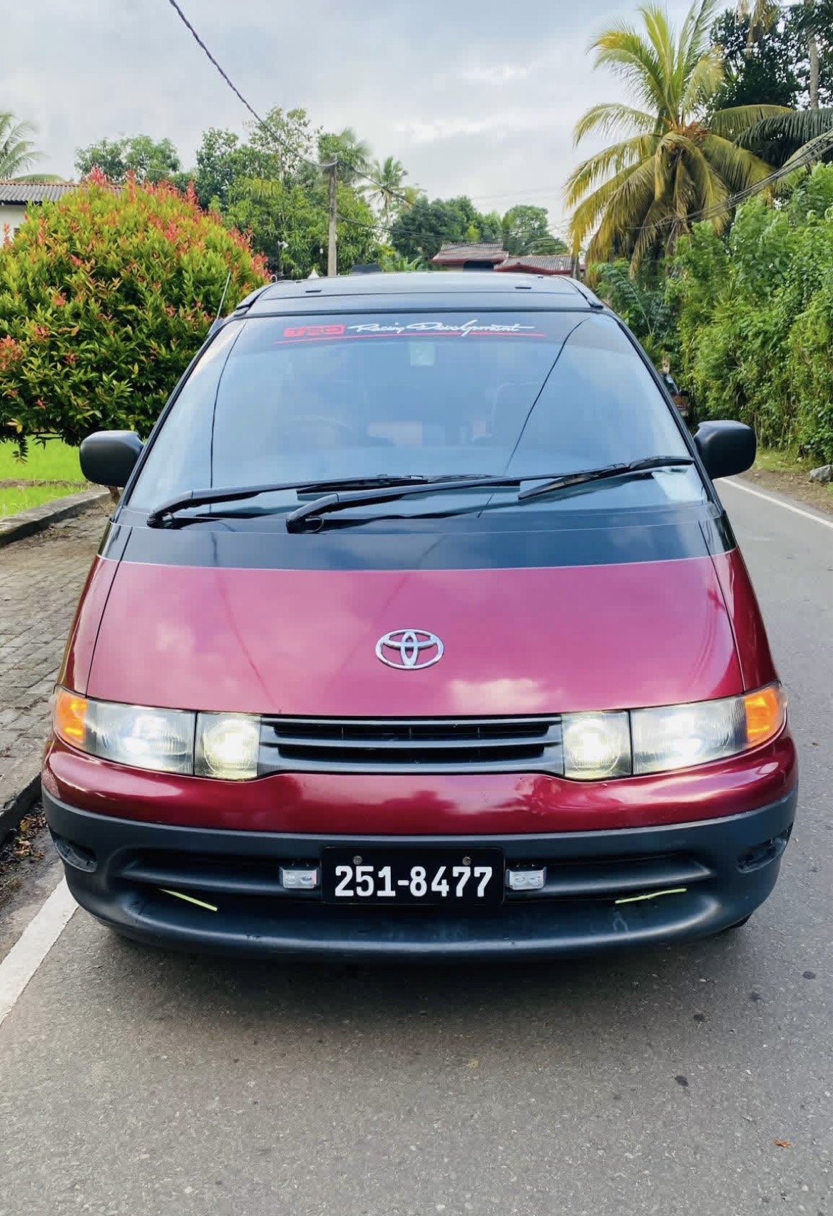 Toyota LUSIDA 1992 - பயன்படுத்தப்பட்டது வேன் sale in Sri Lanka - patpat.lk