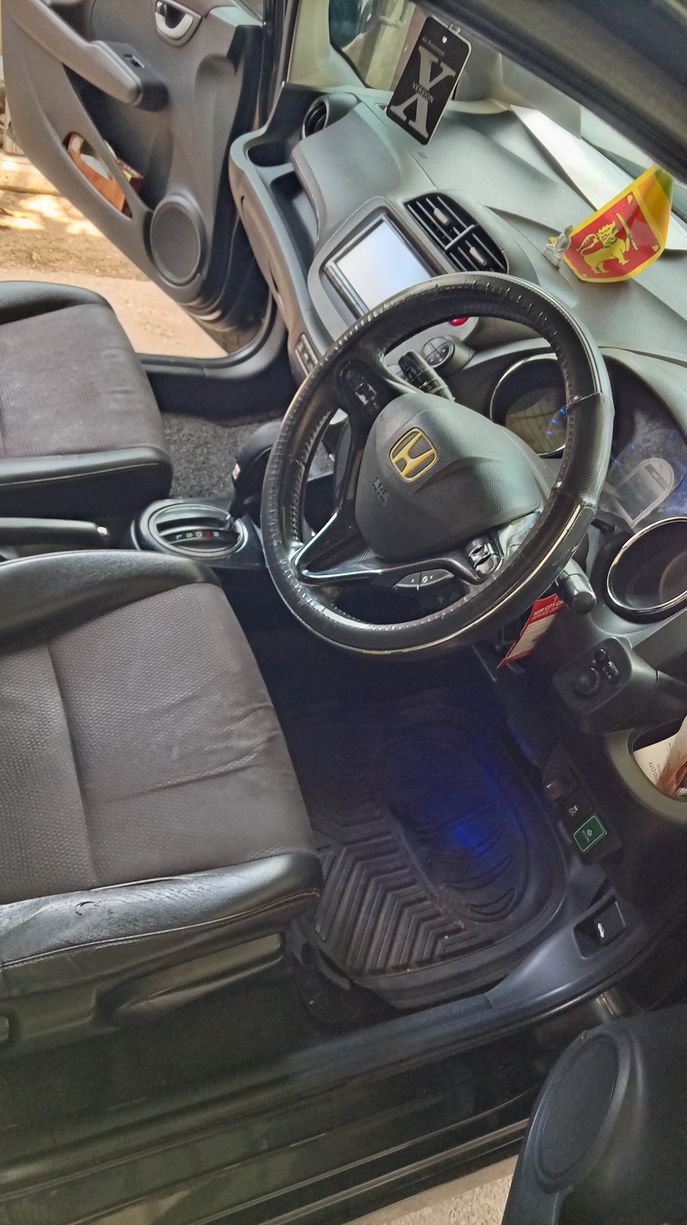 Honda FIT SHUTTLE 2014 - பயன்படுத்தப்பட்டது கார் sale in Sri Lanka - patpat.lk