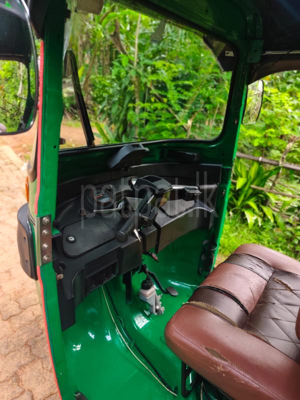 Bajaj 4 stroke 2015 - பயன்படுத்தப்பட்டது முச்சக்கர வண்டி sale in Sri Lanka - patpat.lk