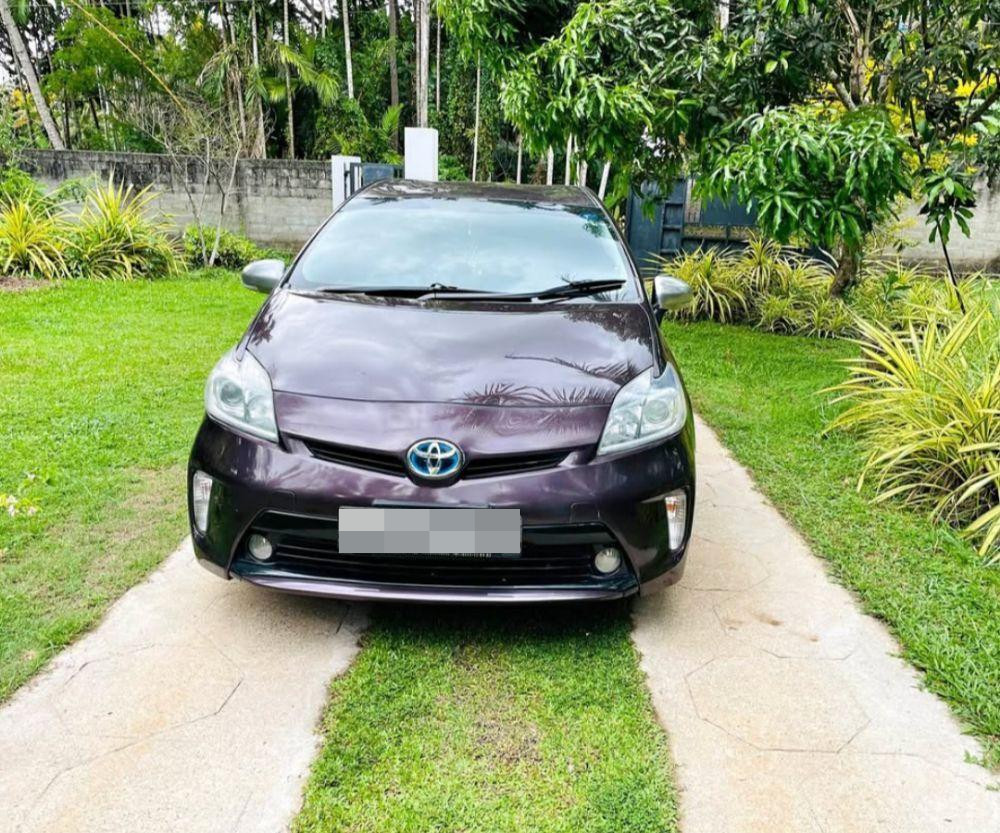 Toyota Prius 2014 - Reconditioned Car sale in Sri Lanka - patpat.lk