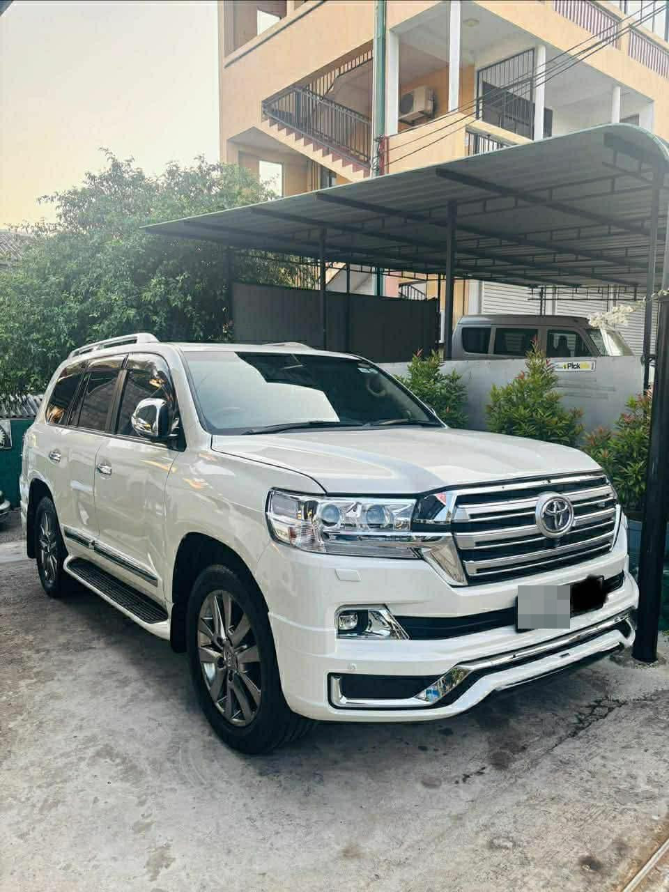 Toyota Land Cruiser 2015 - பயன்படுத்தப்பட்டது SUV sale in Sri Lanka - patpat.lk