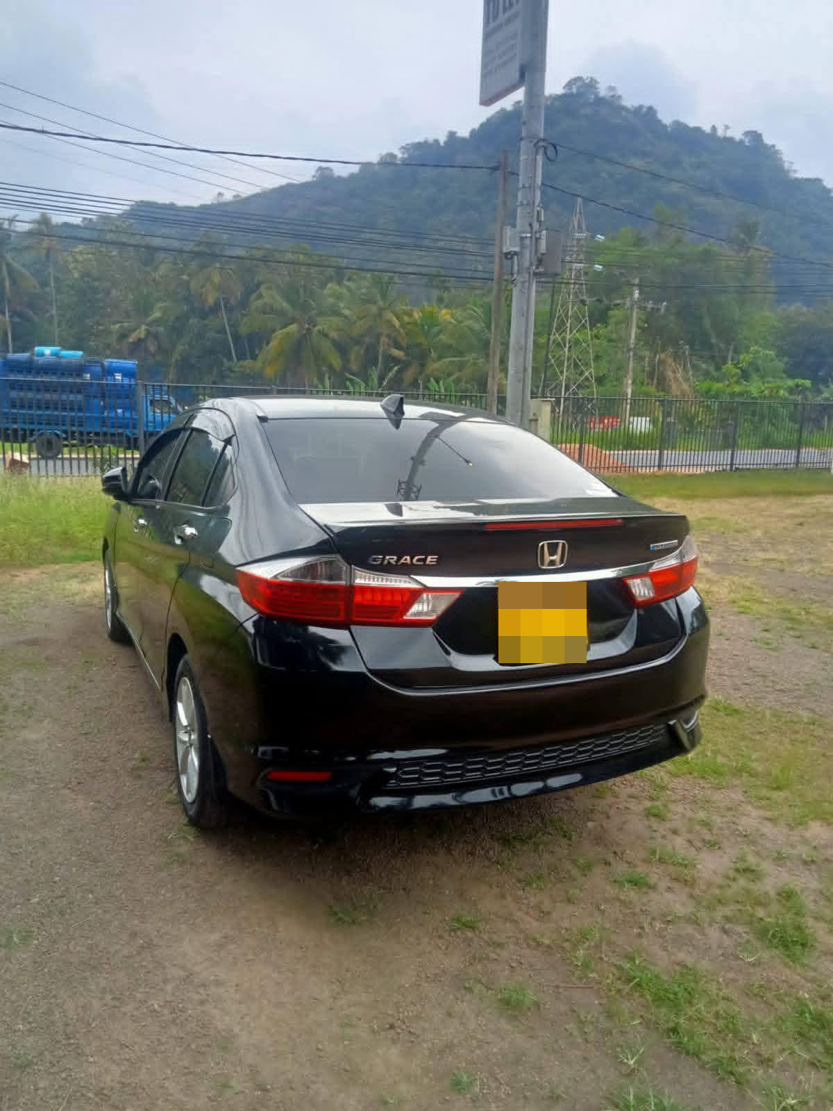Honda Grace 2017 - Used Car sale in Sri Lanka - patpat.lk