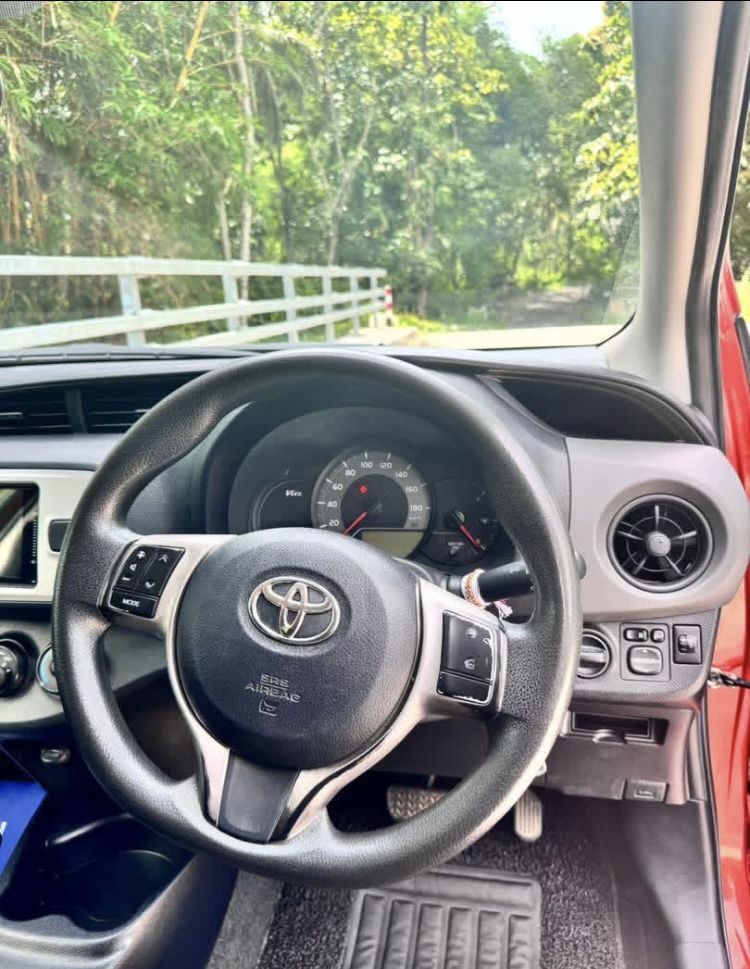 Toyota Vitz 2015 - பயன்படுத்தப்பட்டது கார் sale in Sri Lanka - patpat.lk