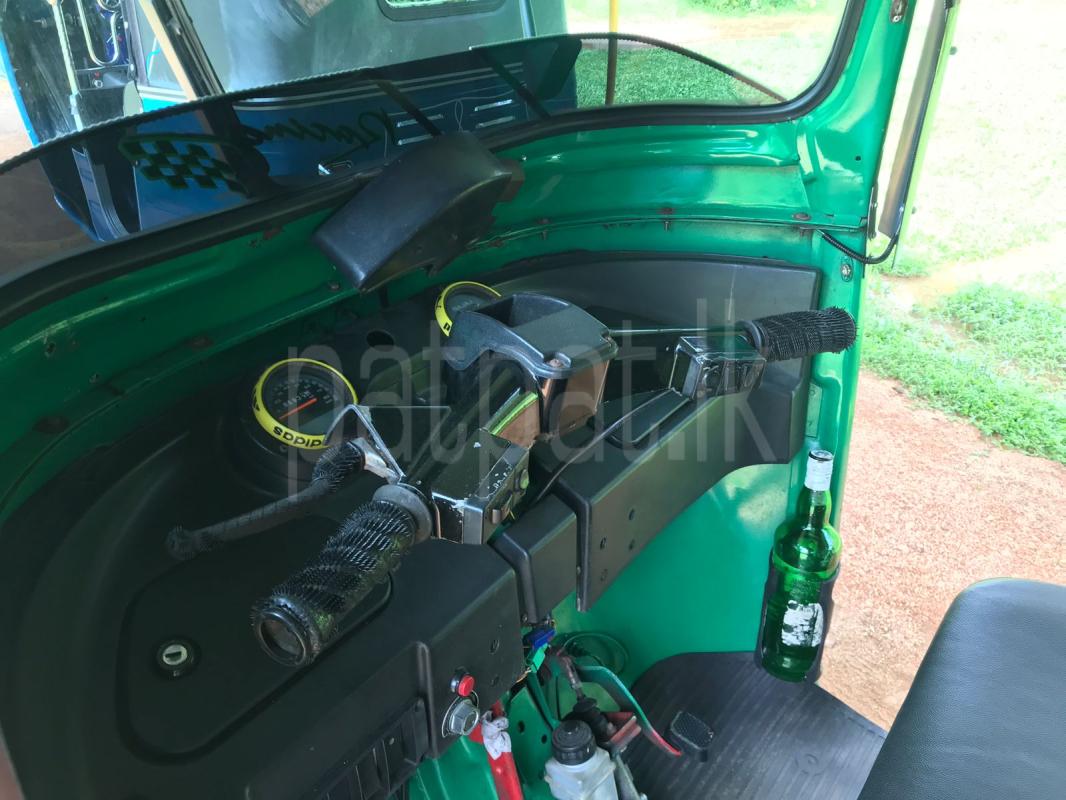 Bajaj Three Wheel 2011 - பயன்படுத்தப்பட்டது முச்சக்கர வண்டி sale in Sri Lanka - patpat.lk