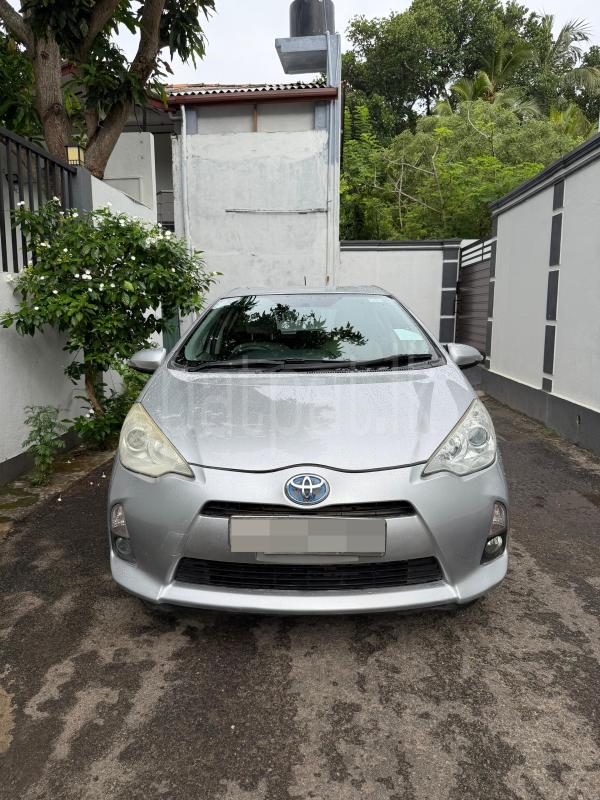 Toyota Aqua 2012 - பயன்படுத்தப்பட்டது கார் sale in Sri Lanka - patpat.lk