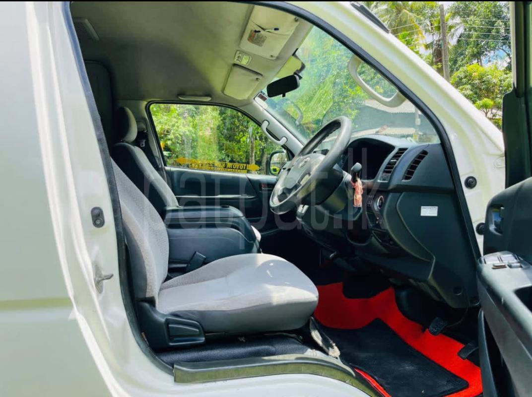 Toyota Hiace 2015 - பயன்படுத்தப்பட்டது வேன் sale in Sri Lanka - patpat.lk