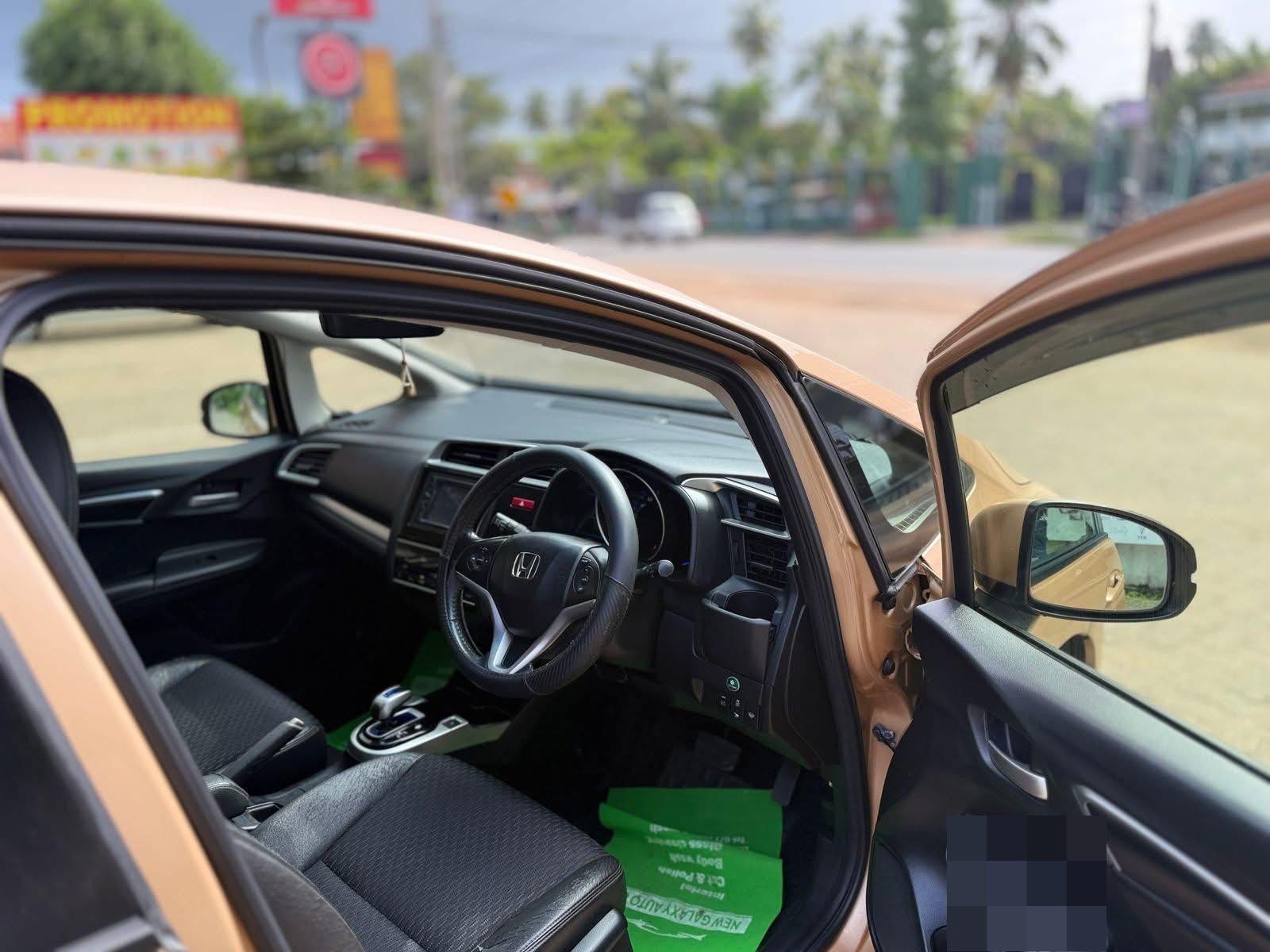 Honda Fit 2014 - பயன்படுத்தப்பட்டது கார் sale in Sri Lanka - patpat.lk