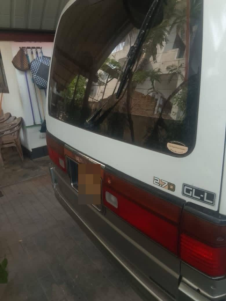 Nissan Caravan 1994 - பயன்படுத்தப்பட்டது வேன் sale in Sri Lanka - patpat.lk