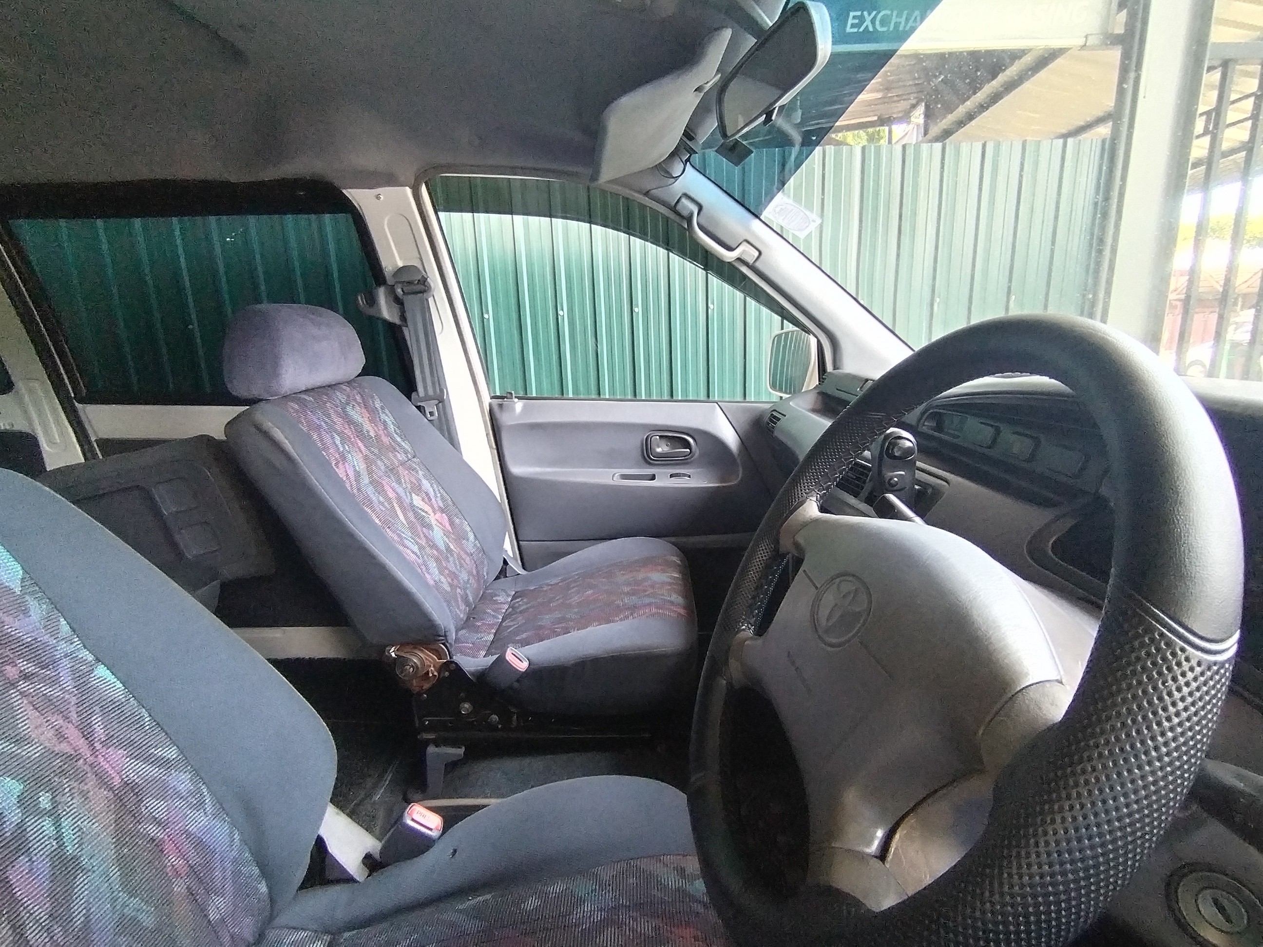 Toyota Noah 1997 - பயன்படுத்தப்பட்டது வேன் sale in Sri Lanka - patpat.lk