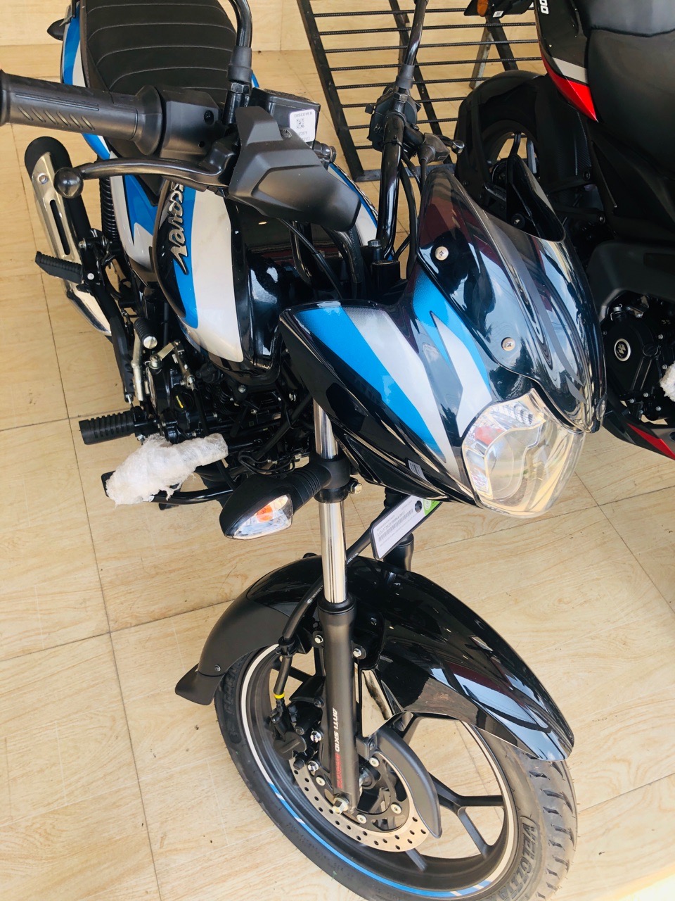 Bajaj Discover 2025 ads-image-1