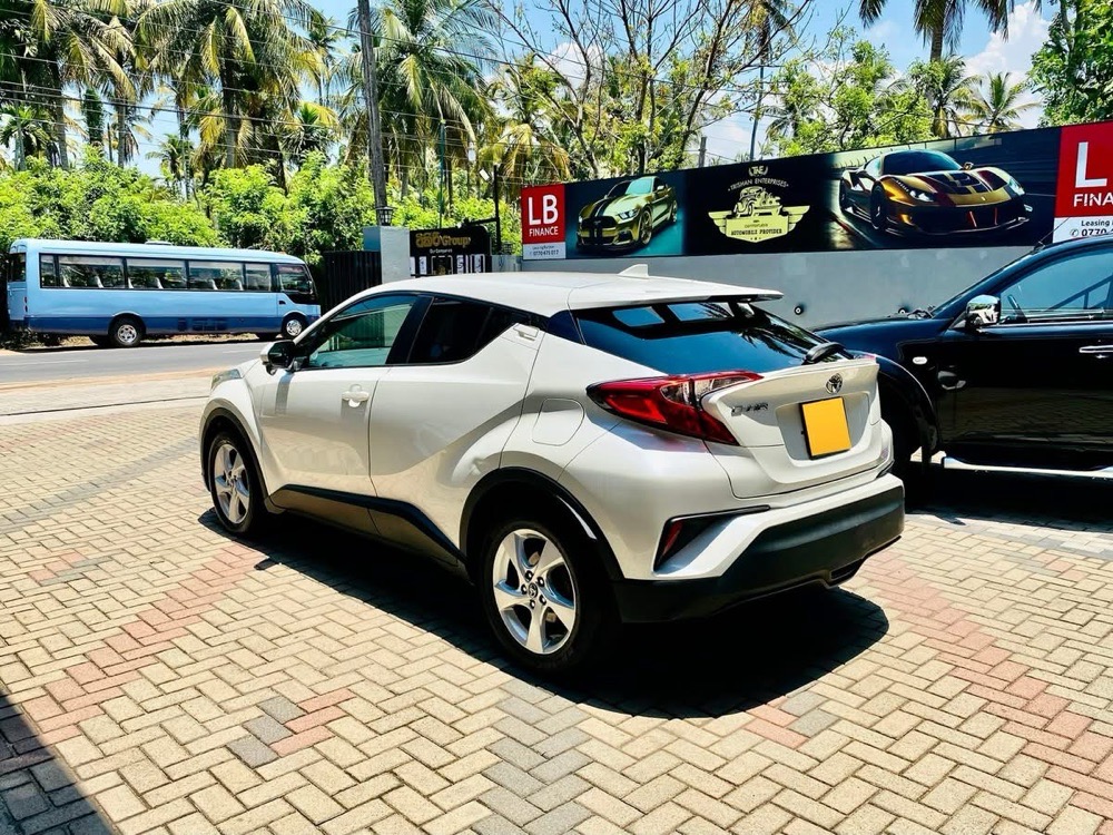 Toyota CHR 2017 - பயன்படுத்தப்பட்டது SUV sale in Sri Lanka - patpat.lk