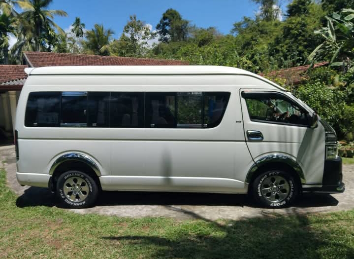 Toyota Hiace 2007 - பயன்படுத்தப்பட்டது வேன் sale in Sri Lanka - patpat.lk
