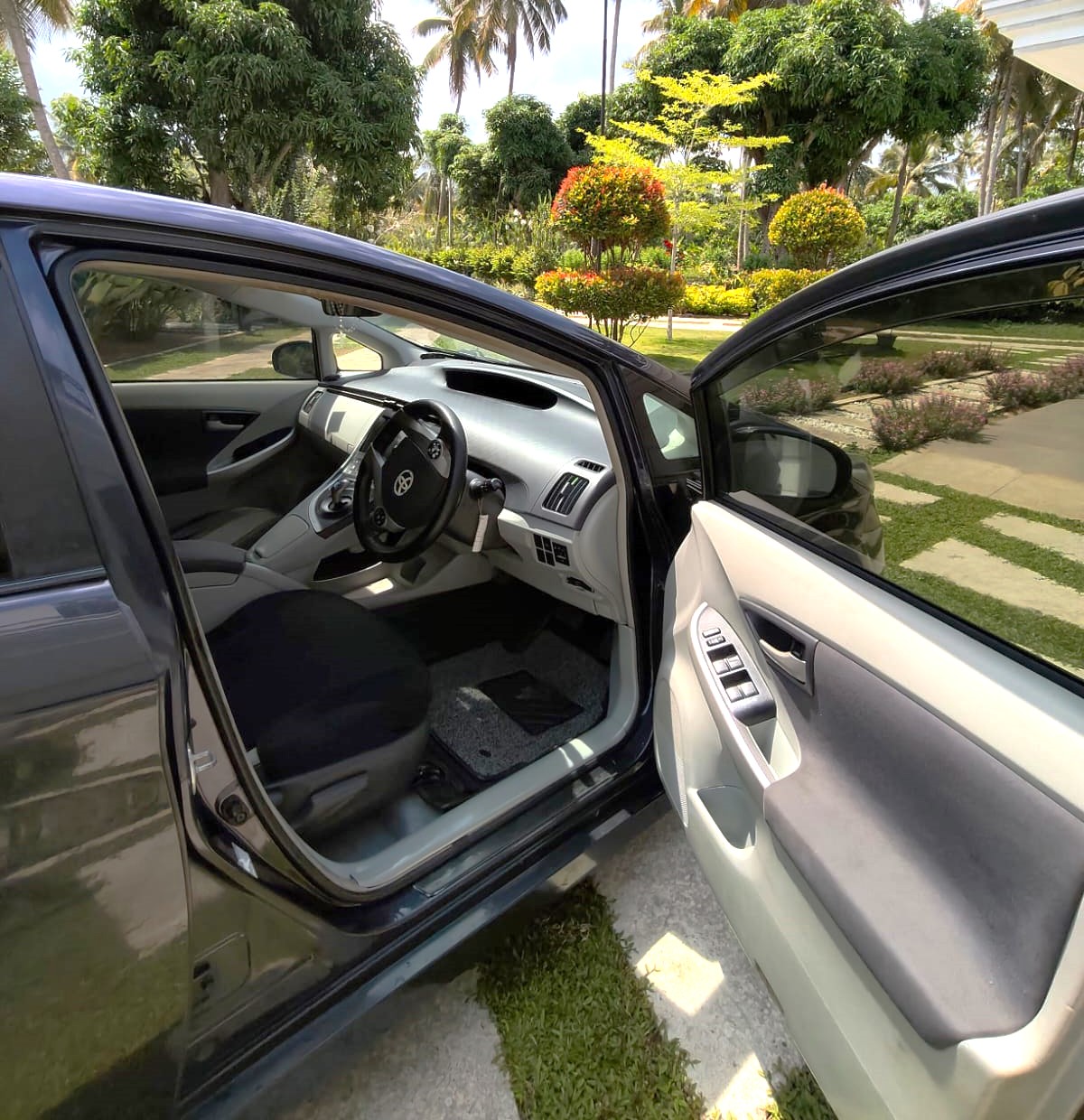 Toyota Prius 2011 - பயன்படுத்தப்பட்டது கார் sale in Sri Lanka - patpat.lk