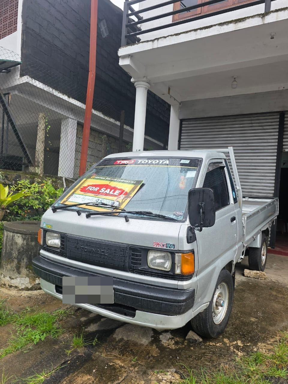 Toyota TownAce 1995 - பயன்படுத்தப்பட்டது டிரக் sale in Sri Lanka - patpat.lk