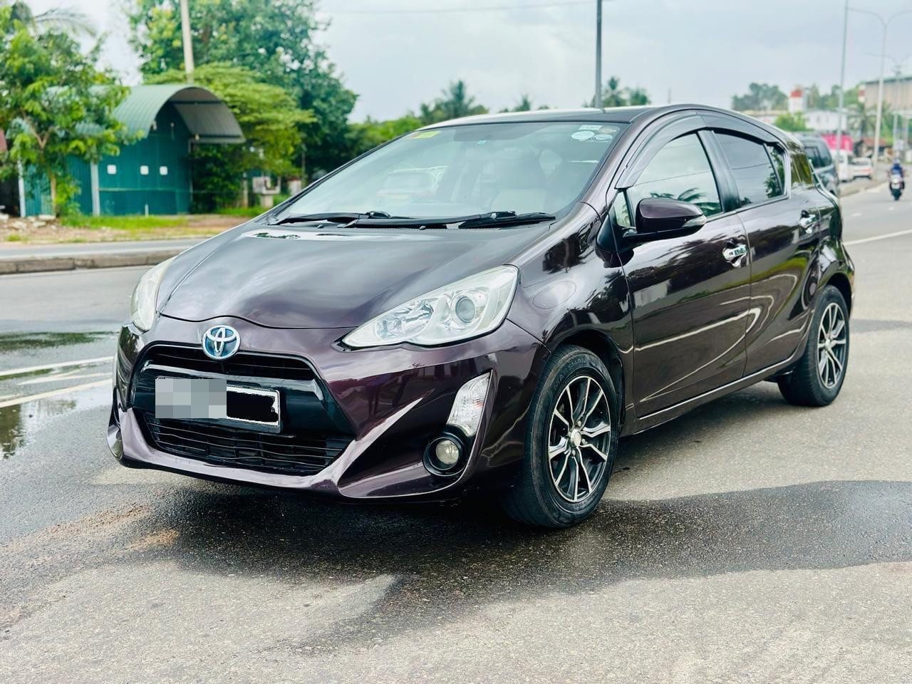 Toyota Aqua 2015 - பயன்படுத்தப்பட்டது கார் sale in Sri Lanka - patpat.lk