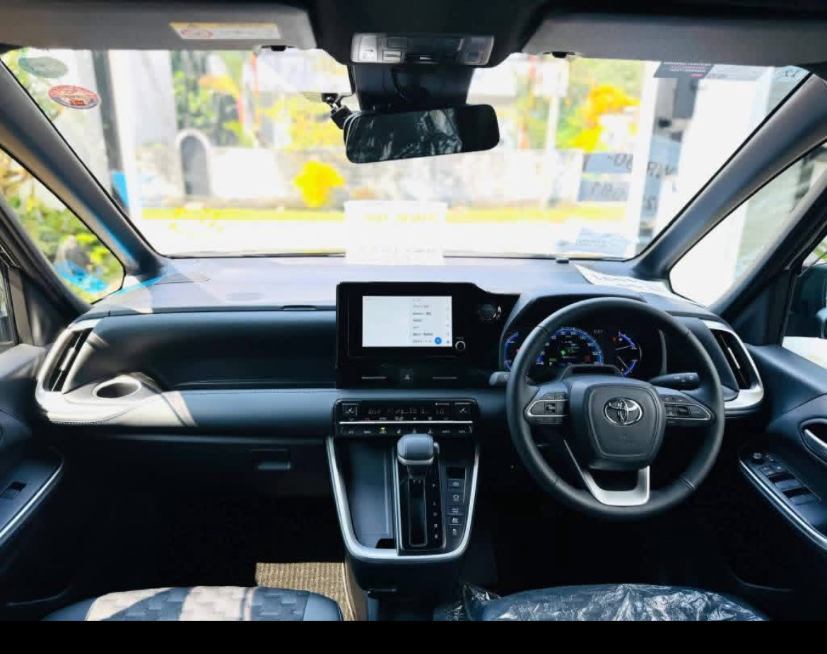 Toyota Voxy 2024 - சான்றளிக்கப்பட்டது வேன் sale in Sri Lanka - patpat.lk