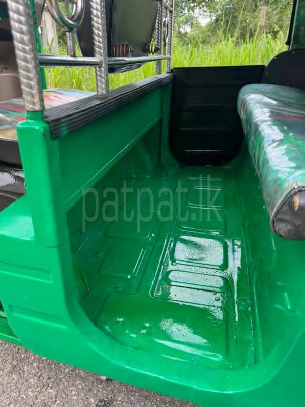 Bajaj 4 stroke 2015 - பயன்படுத்தப்பட்டது முச்சக்கர வண்டி sale in Sri Lanka - patpat.lk