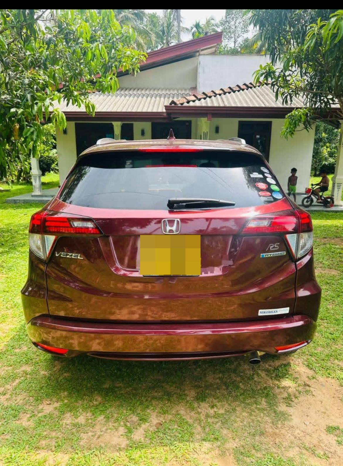 Honda Vezel 2015 - பயன்படுத்தப்பட்டது SUV sale in Sri Lanka - patpat.lk