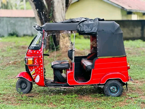 Bajaj Three Wheel 2012 - භාවිතා කරන ලද ත්‍රිරෝද රථය sale in Sri Lanka - patpat.lk