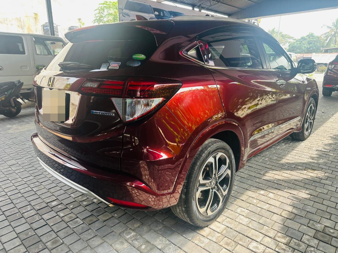 Honda Vezel 2014 - Used SUV sale in Sri Lanka - patpat.lk