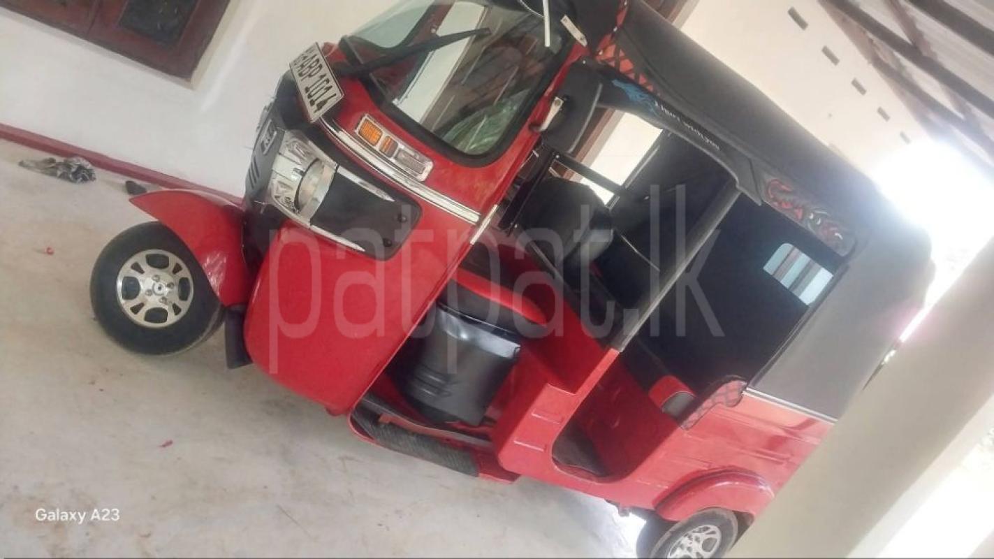 Bajaj Three Wheel 2017 - Reconditioned Three wheeler sale in Sri Lanka - patpat.lk