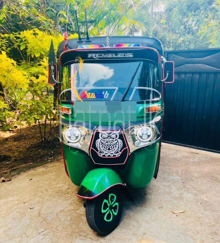 Bajaj Three Wheel 2015 - භාවිතා කරන ලද ත්‍රිරෝද රථය sale in Sri Lanka - patpat.lk