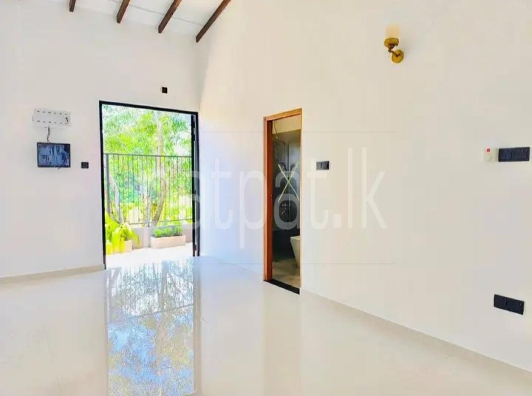 House for Sale in Athurugiriya