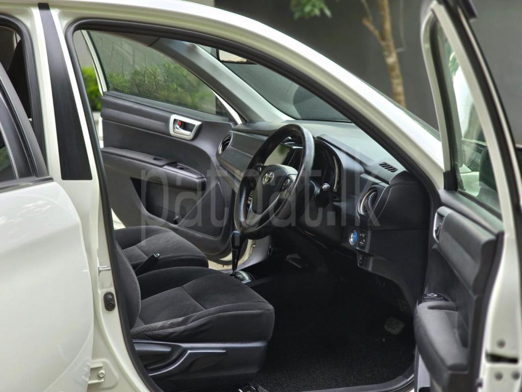 Toyota Axio 2015 - பயன்படுத்தப்பட்டது கார் sale in Sri Lanka - patpat.lk