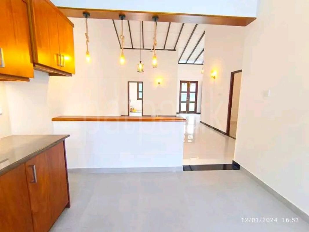 House for Sale in Athurugiriya