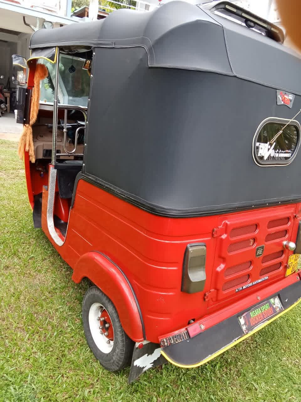 Bajaj Three Wheel 2015 - பயன்படுத்தப்பட்டது முச்சக்கர வண்டி sale in Sri Lanka - patpat.lk