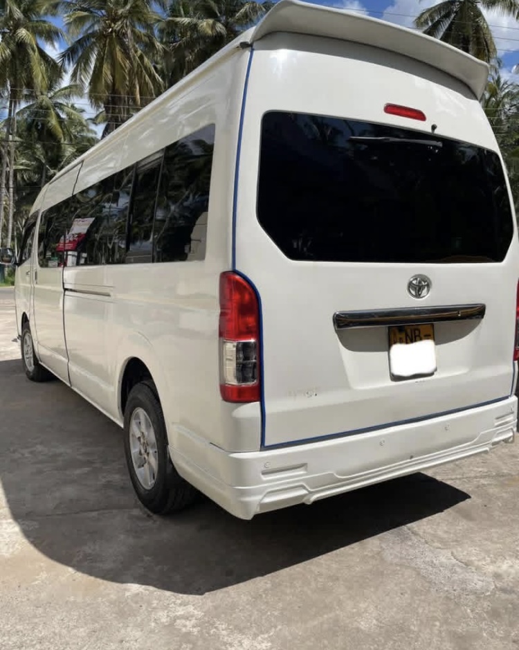 Toyota Hiace 2015 - பயன்படுத்தப்பட்டது வேன் sale in Sri Lanka - patpat.lk