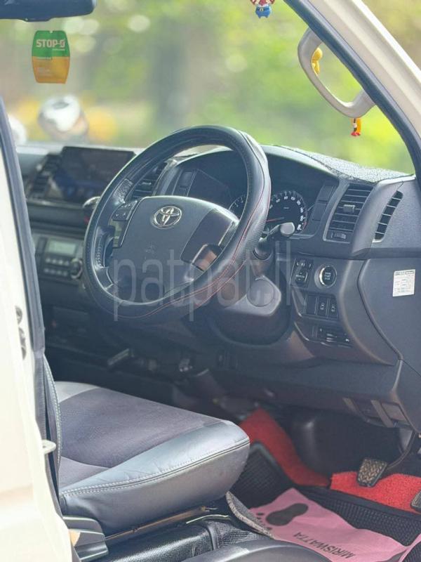 Toyota Hiace 2016 - பயன்படுத்தப்பட்டது வேன் sale in Sri Lanka - patpat.lk