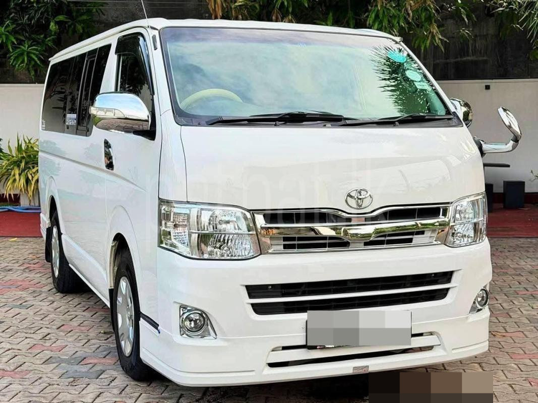 Toyota Hiace 2011 - භාවිතා කරන ලද වෑන් රථය sale in Sri Lanka - patpat.lk