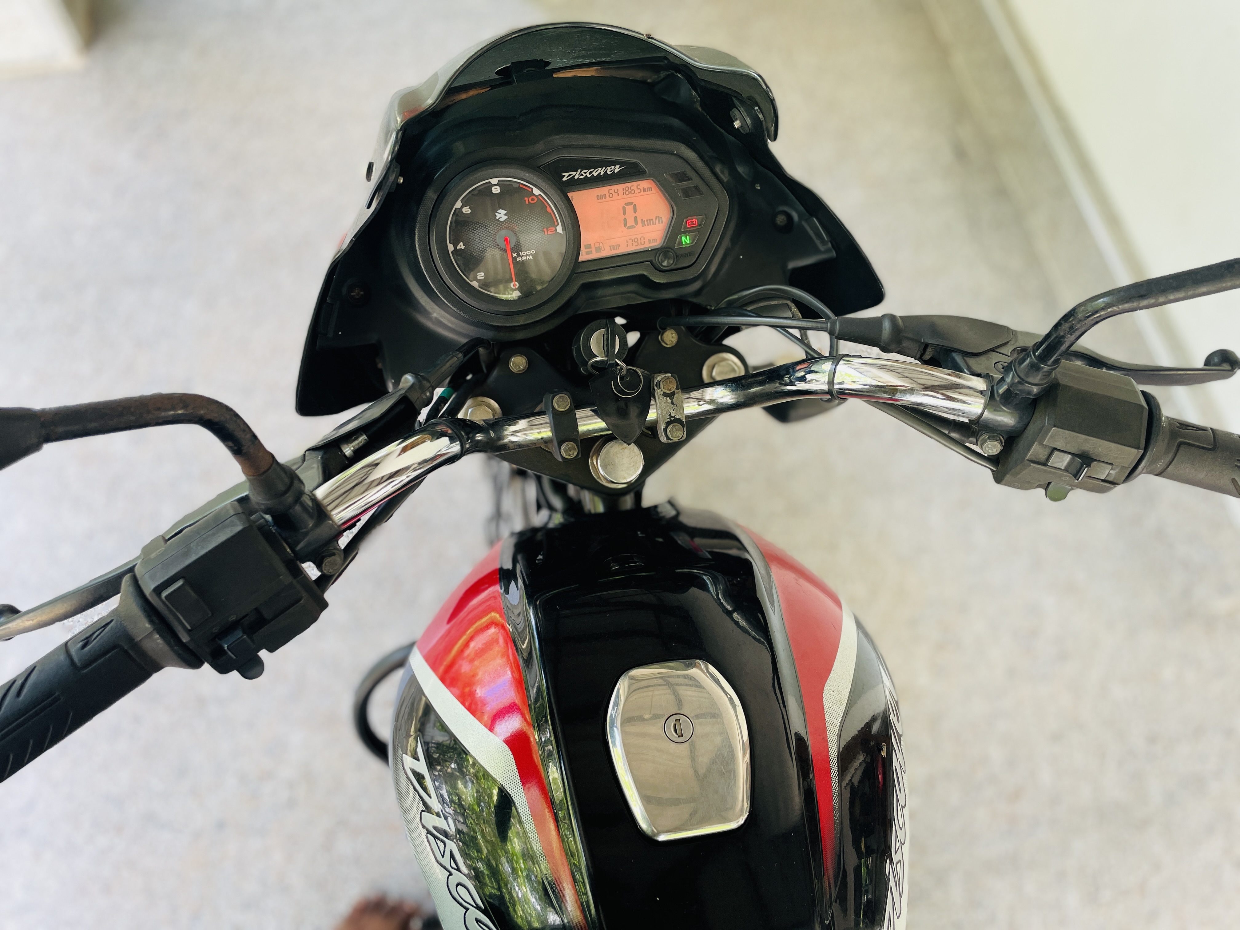 Bajaj Discover 2018 - பயன்படுத்தப்பட்டது பைக் sale in Sri Lanka - patpat.lk